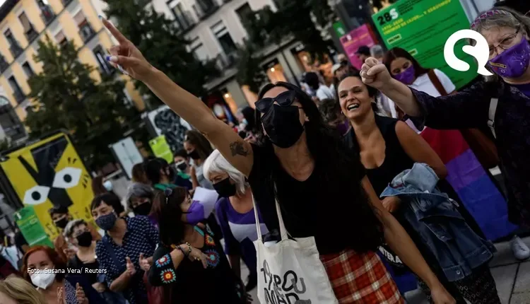 Governo da Espanha aprova primeira licença menstrual remunerada da Europa; projeto irá ao Parlamento