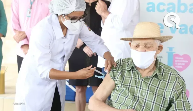 Cidades do Ceará estão liberadas para aplicar 4ª dose contra a Covid em idosos acima de 70 anos