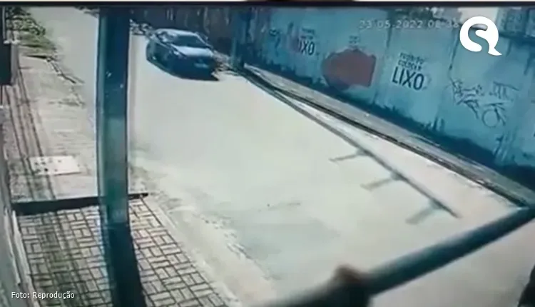 Vídeo: motorista passa a mão nas nádegas de adolescente de 16 anos em rua de Fortaleza