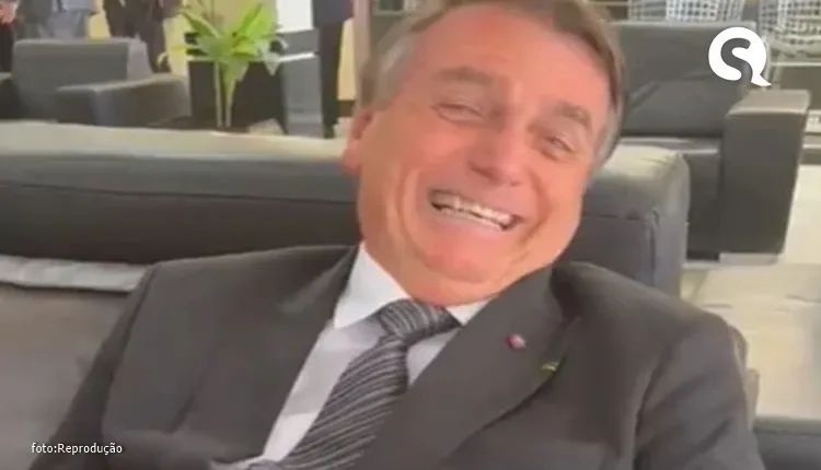 “Vou dar um beijo no Bonner hoje”, brinca Bolsonaro.