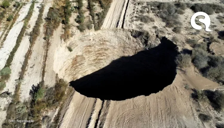 Buraco gigante surge no deserto do Atacama e é investigado por autoridades do Chile