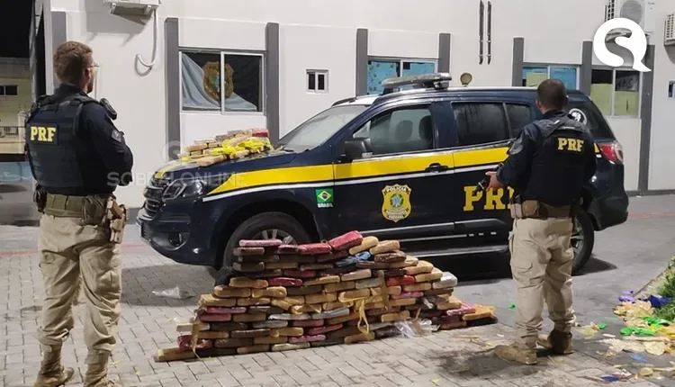 108 quilos de “supermaconha” e 15 quilos de cocaína são apreendidos em caminhão na cidade de Forquilha (CE)