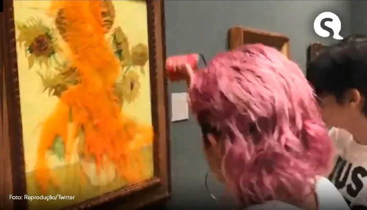 Ativistas jogam sopa de tomate no quadro Girassóis de Van Gogh em museu; veja vídeo