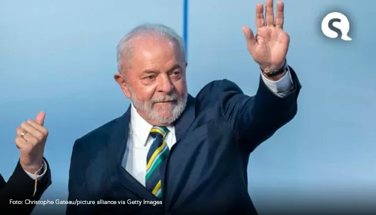 Lula faz piada com os quatro dedos sobre a Copa: “Só fui até o tetra”