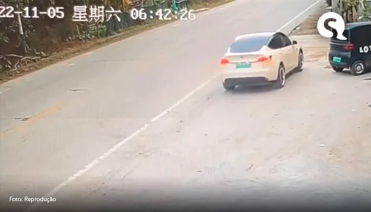 Tesla descontrolado causa acidente e mata duas pessoas na China; veja vídeo