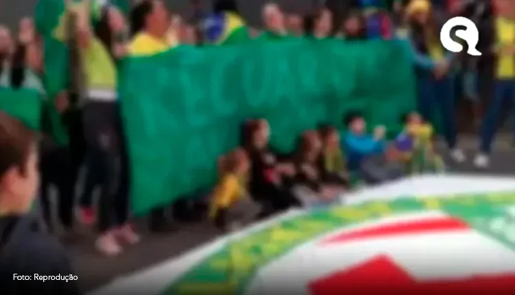 SC: bolsonaristas usam crianças na linha de frente em bloqueio; vídeo