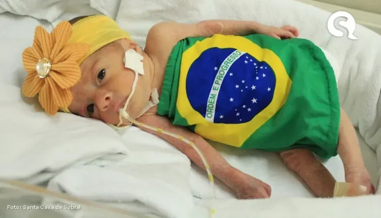 Em clima de copa, bebês prematuros da Santa Casa de Sobral vestem roupas para torcer pelo Brasil