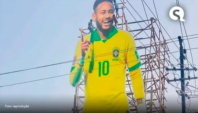 Neymar é homenageado por torcida indiana com totem de 100 metros