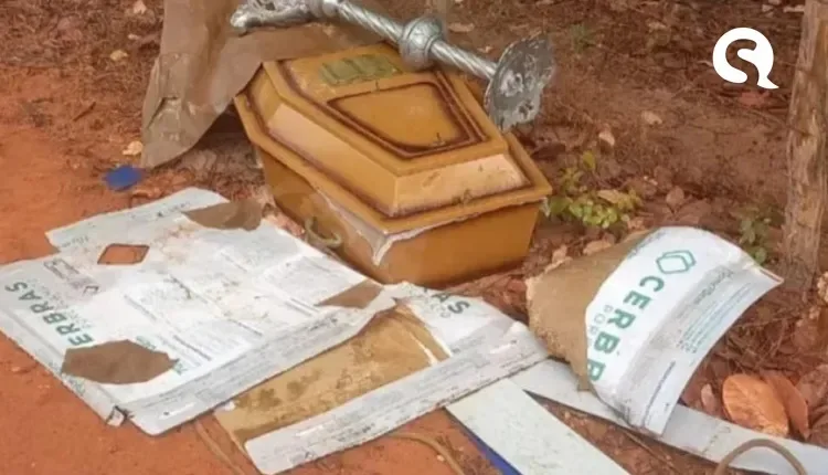 Suspeitos roubam carro de funerária e abandonam caixão com um corpo em estrada em Cruz