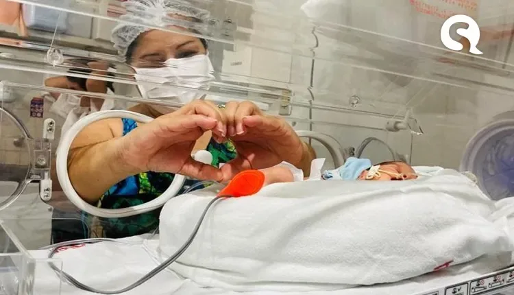 Bebês prematuros da Santa Casa de Sobral ganham sandálias da Grendene