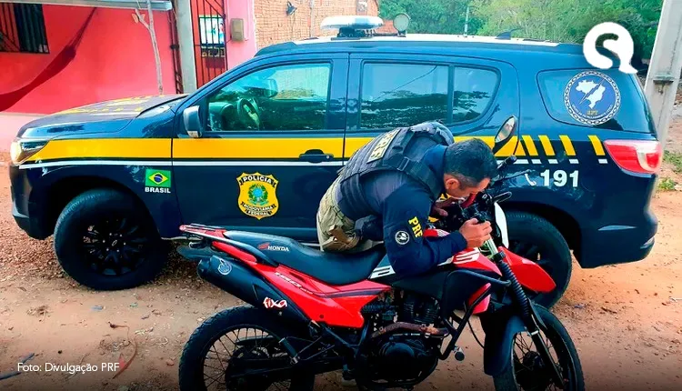 PRF prende homem inabilitado que conduzia motocicleta roubada, em Morrinhos/CE.