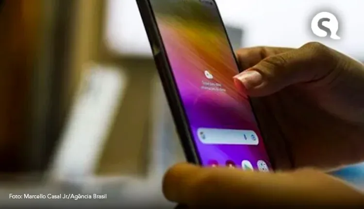 Parente usa celular para retirar R$ 16 mil de conta bancária de mulher