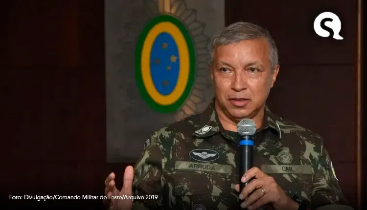 Bolsonaro assina nomeação de comandante do Exército escolhido por Lula