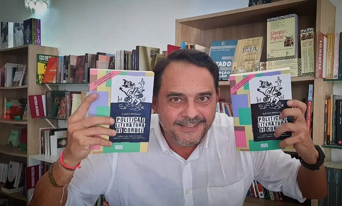 O folheto de política da literatura de cordel é tema de livro a ser lançado em Sobral