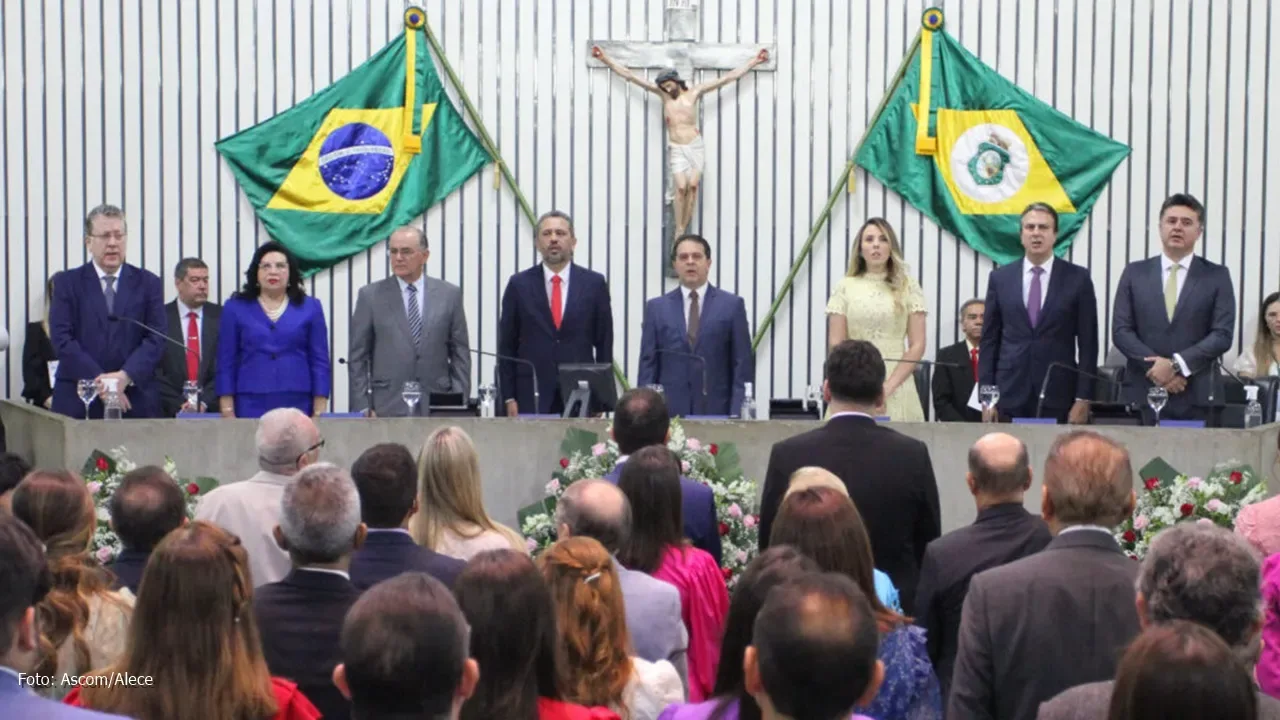 Elmano de Freitas recebe o cargo de Izolda e é o novo governador do Ceará: “Buscarei governar com senso de justiça”