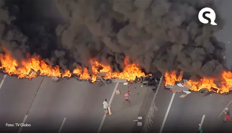 Grupo coloca fogo em pneus e bloqueia pistas na rodovia Presidente Dutra em Guarulhos(SP)
