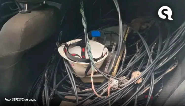 Dupla é presa com 100 metros de fios furtados, um carro e com fardamentos de eletricistas no Ceará