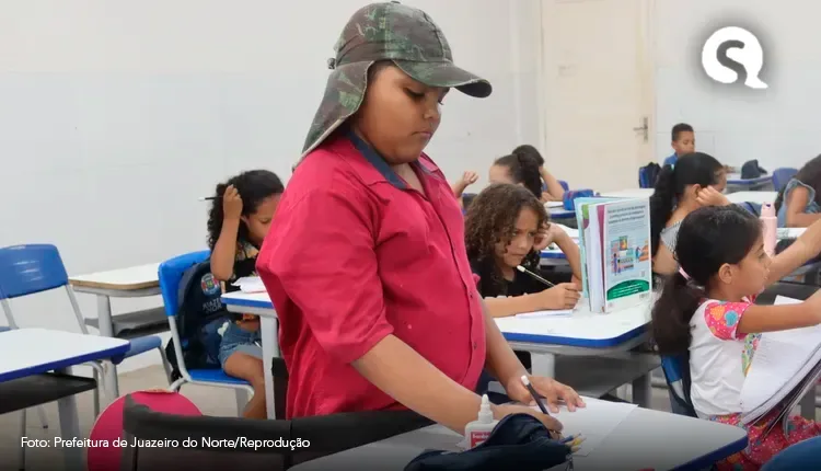 Professora cria ‘barril do Chaves’ na sala de aula para incentivar aluno com autismo, no Ceará