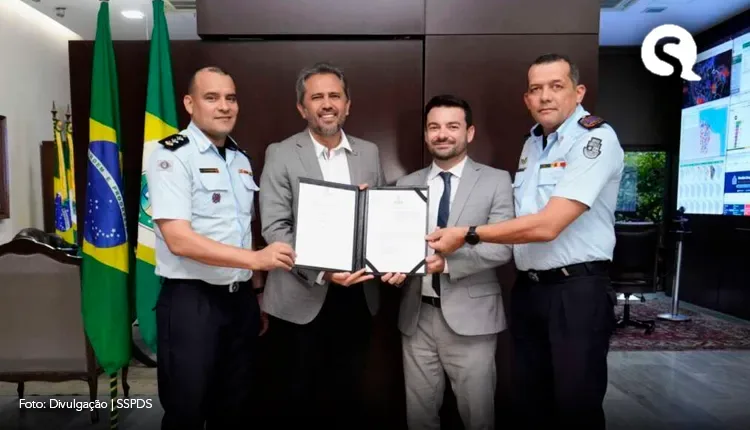 Governador Elmano de Freitas sanciona lei que institucionaliza polícia comunitária no Estado