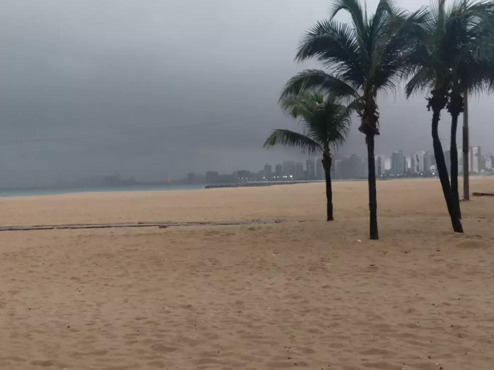 Fortaleza amanhece sob forte chuva; precipitações devem ocorrer em todo o estado até próximo domingo