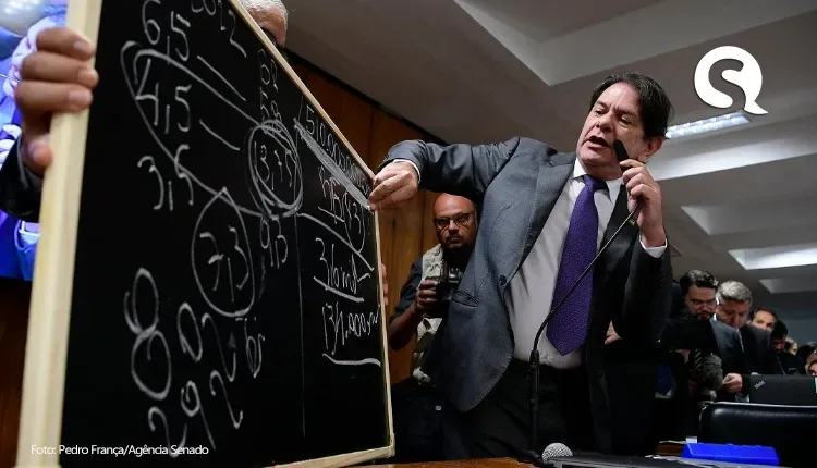 Com quadro escolar e giz, Cid Gomes ‘dá aula’ a presidente do Banco Central e cobra exoneração