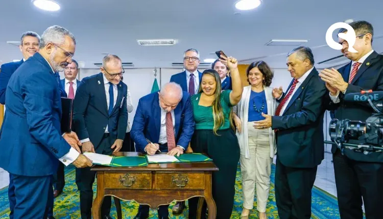 Lula assina projeto para viabilizar o piso salarial da enfermagem