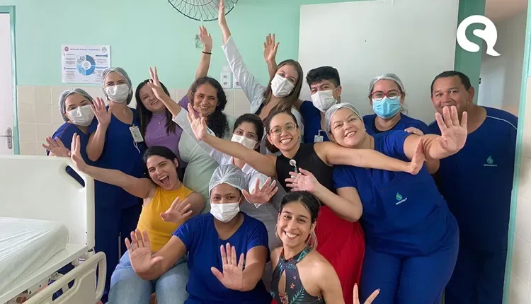 Equipe do serviço de neurologia da Santa Casa de Sobral celebra continuidade do tratamento de paciente com aneurisma cerebral