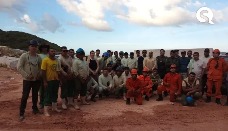 Desabamento em pedreira deixa uma pessoa soterrada em Santana do Acaraú-CE