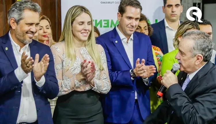 Evento de lançamento de voos de Fortaleza a Aracati é marcado por confusão entre políticos