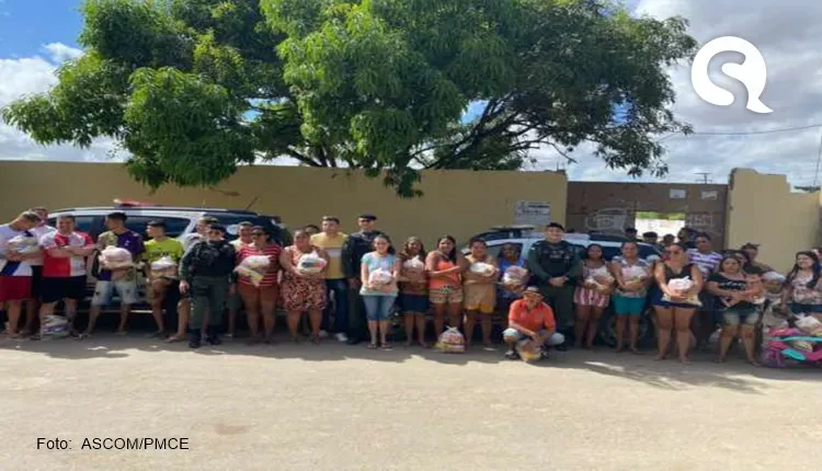 Policiais do 17º Batalhão da PMCE doam 100 cestas básicas para alunos de projeto social