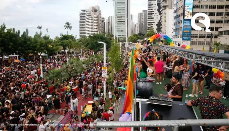 Parada pela Diversidade Sexual reúne milhares em Fortaleza neste domingo; veja imagens