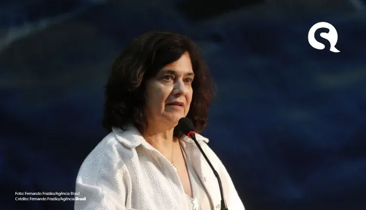 Ministra da Saúde afirma que quem desinformar sobre vacinas será punido