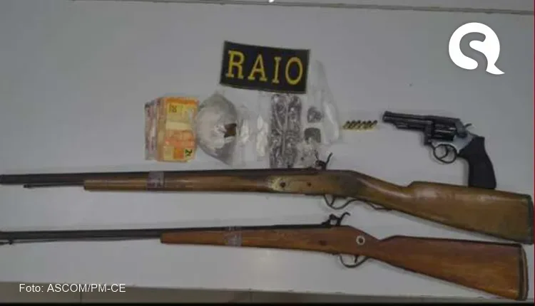 PMCE apreende três armas de fogo e drogas em Bela Cruz