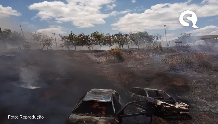 Mais de 20 veículos estacionados no Detran de Sobral são danificados após incêndio
