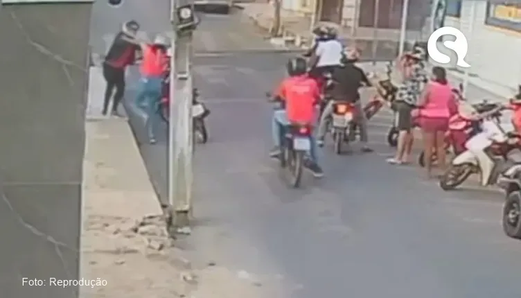 Mulheres brigam no trânsito após colisão entre motos no centro de Tianguá