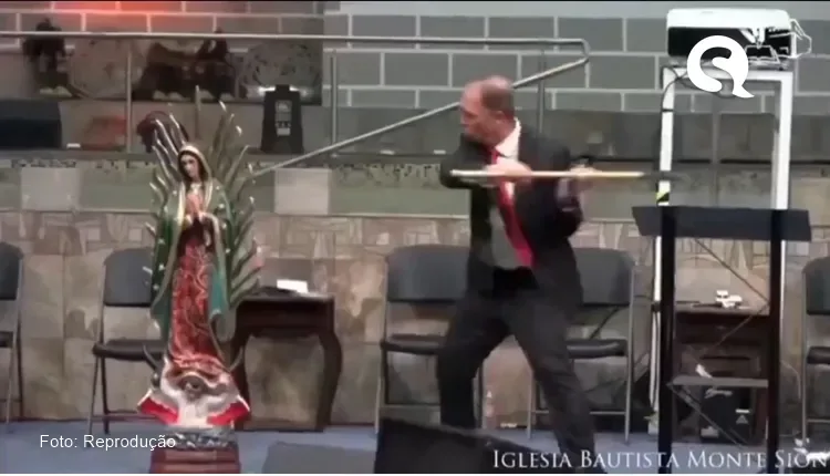 Pastor destrói imagem da Padroeira com machado durante pregação