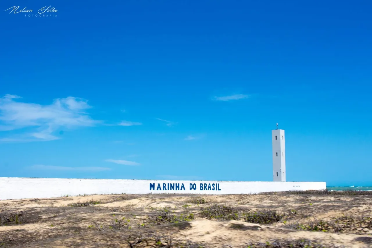 Marinha do Brasil realiza trabalho de revitalização da sinalização náutica com a substituição do Farol de Camocim