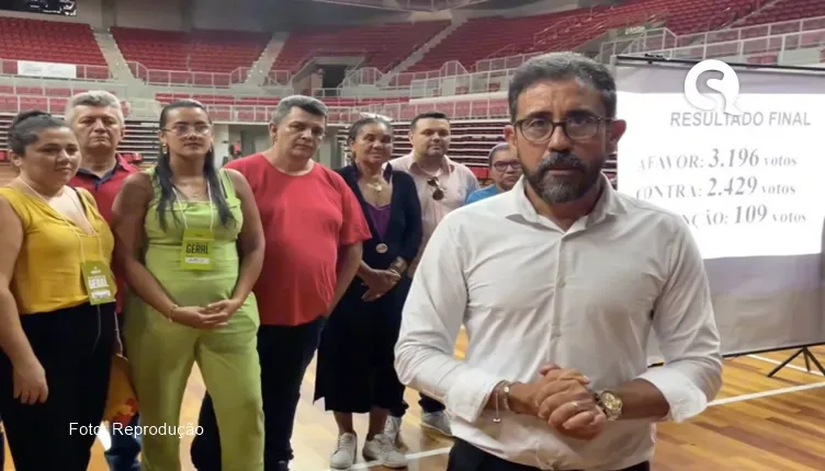 Em votação apertada, sindicato de professores do Estado aceita proposta do Governo