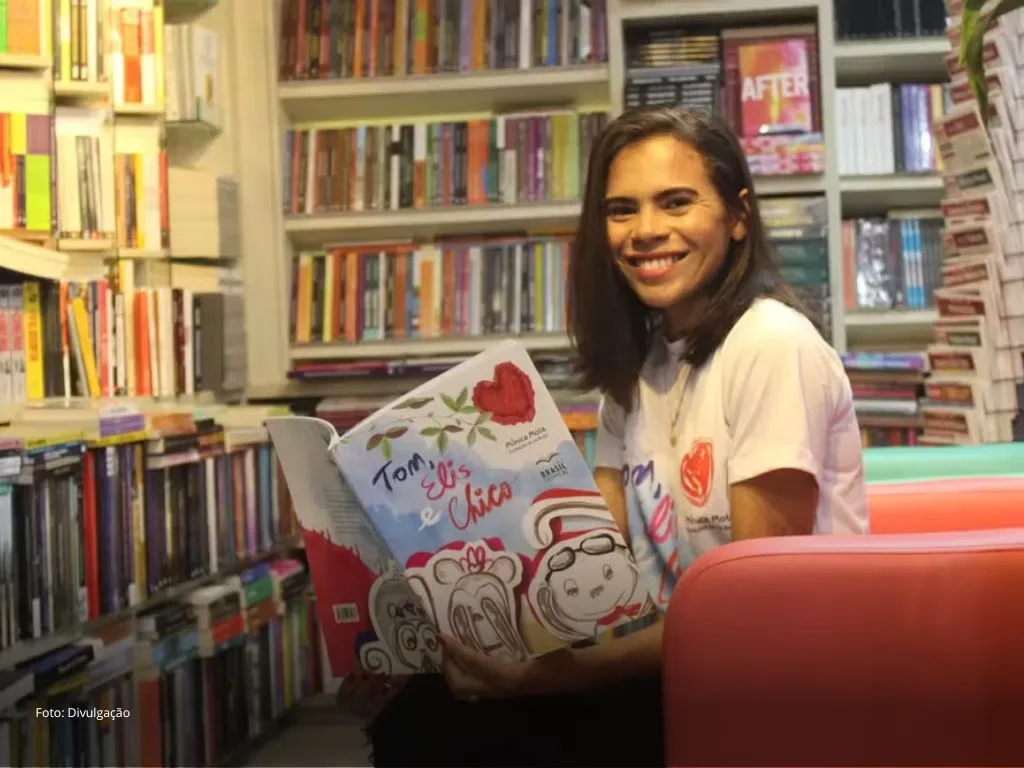 Vítima de abuso, assistente social escreve livro sobre violência sexual para ajudar a levar tema às escolas, no Ceará