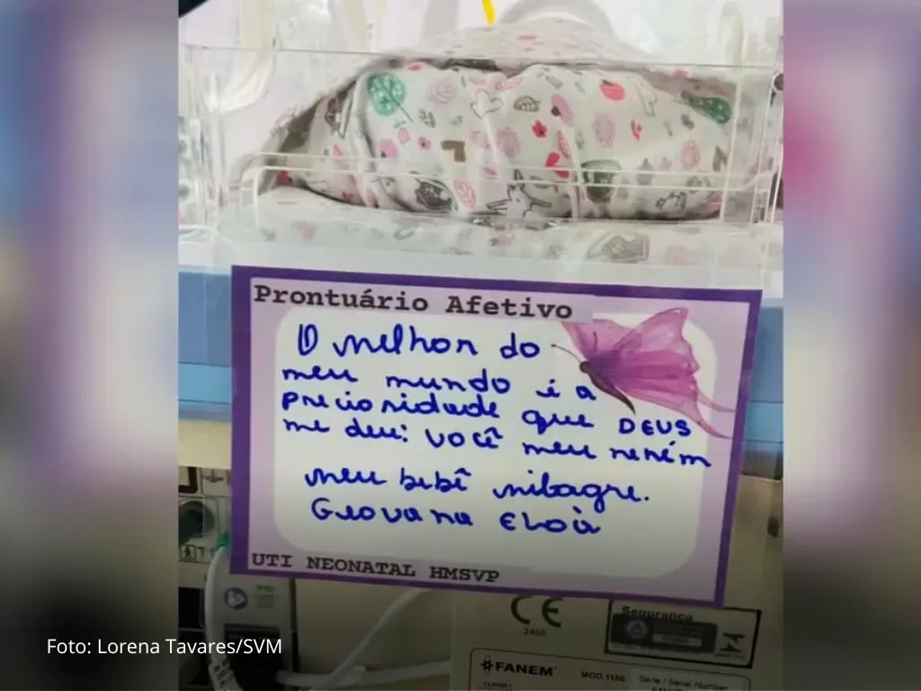 Bebê nasce saudável após gestação rara fora do útero, no abdome da mãe