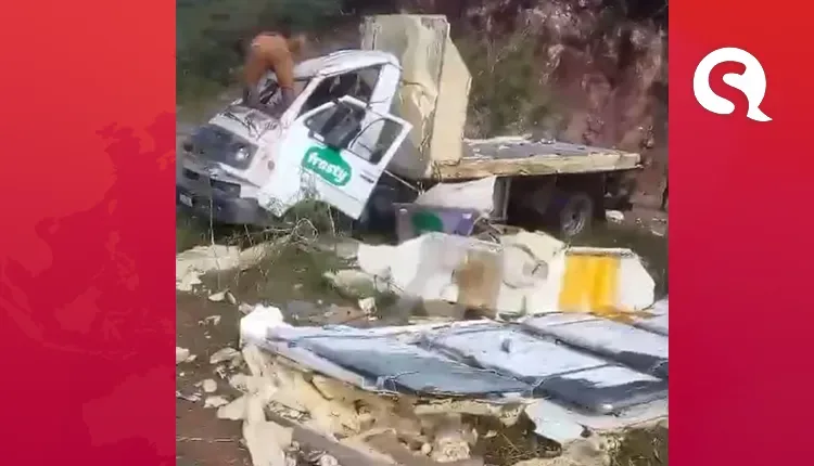 Motorista perde o controle da direção e caminhão tomba em curva na saída do Parazinho, em Granja