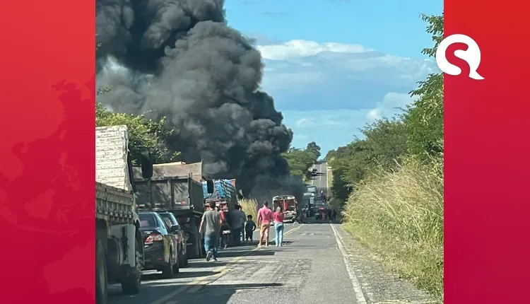 Ônibus escolar com cerca de 40 adolescentes pega fogo na CE-366, em Reriutaba