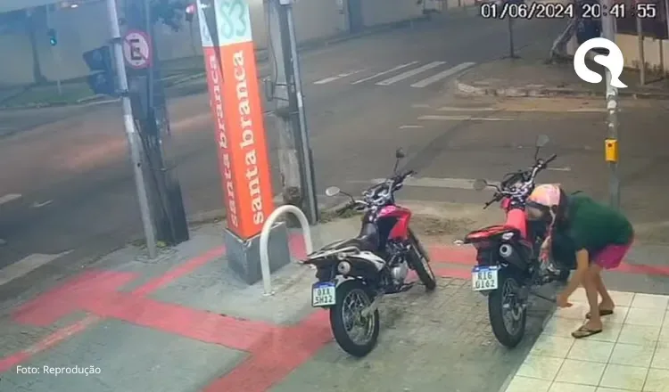 Moto comprada há uma semana é furtada em 20 segundos em Fortaleza; vídeo