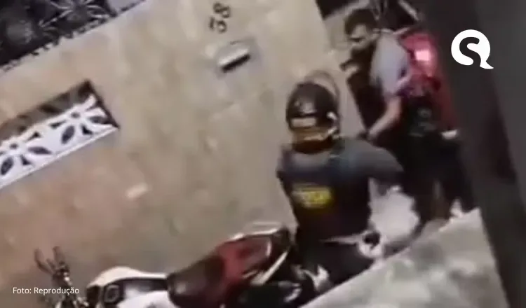Policial agride entregador com soco e golpes de capacete durante abordagem em Fortaleza