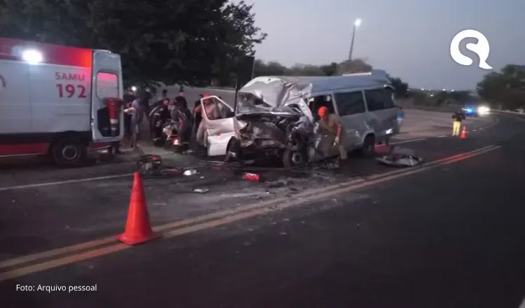 Colisão entre caminhão e topique deixa seis feridos e dois cavalos mortos no Ceará
