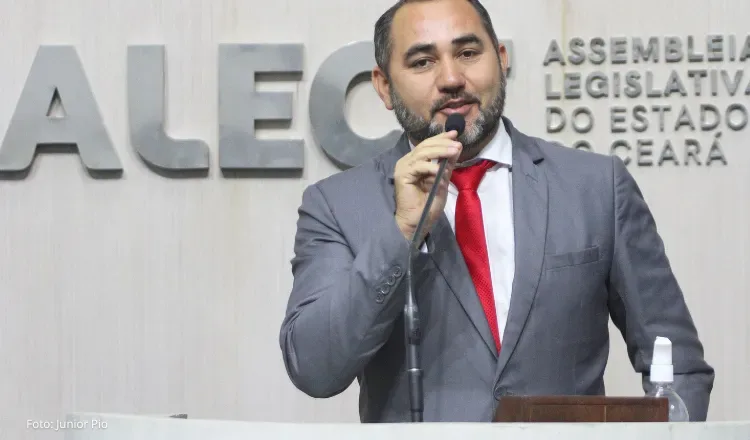 Em Santa Quitéria deputado denuncia que alunos estão sem aulas por questões políticas