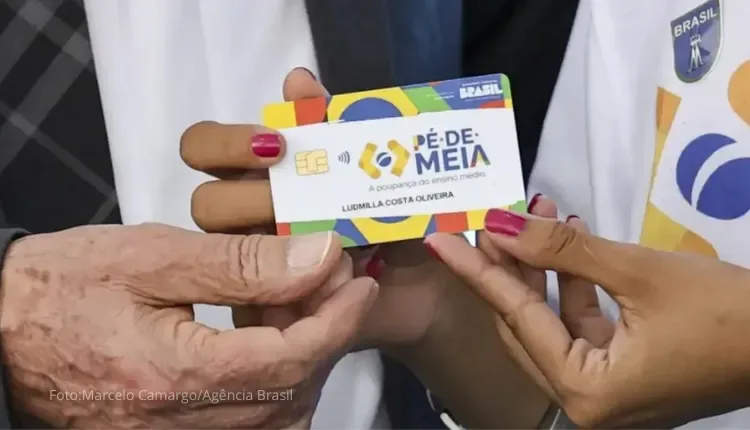 Alunos da EJA passarão a receber Pé-de-Meia a partir de setembro; programa terá mais de 1 milhão de novos beneficiados