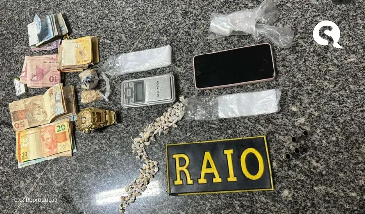 PMCE captura dupla suspeita e apreende drogas em Santana do Acaraú