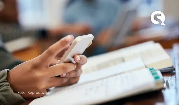 Com uso banido até no recreio, projeto que proíbe celulares nas escolas volta a tramitar na Câmara