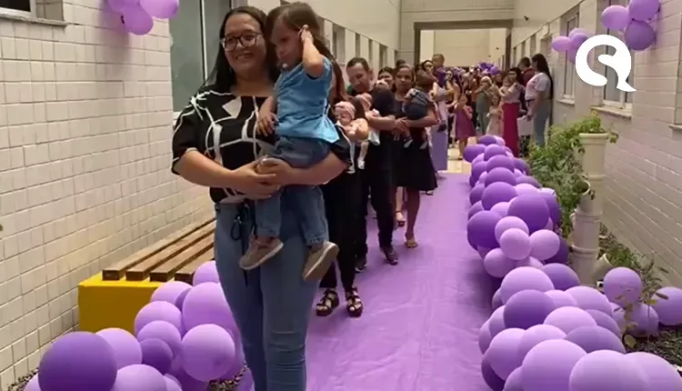 Novembro Roxo: hospital em Sobral realiza desfile de bebês prematuros que receberam alta